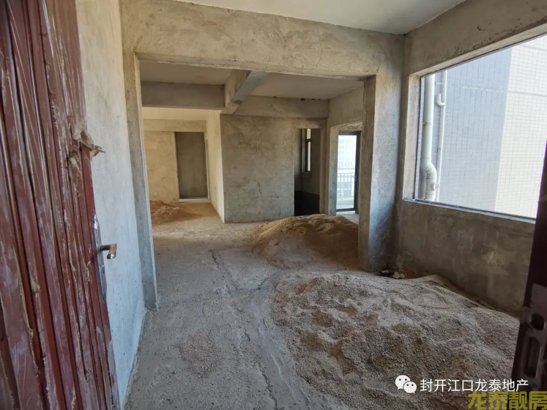 香槟一号南向电梯毛坯8楼