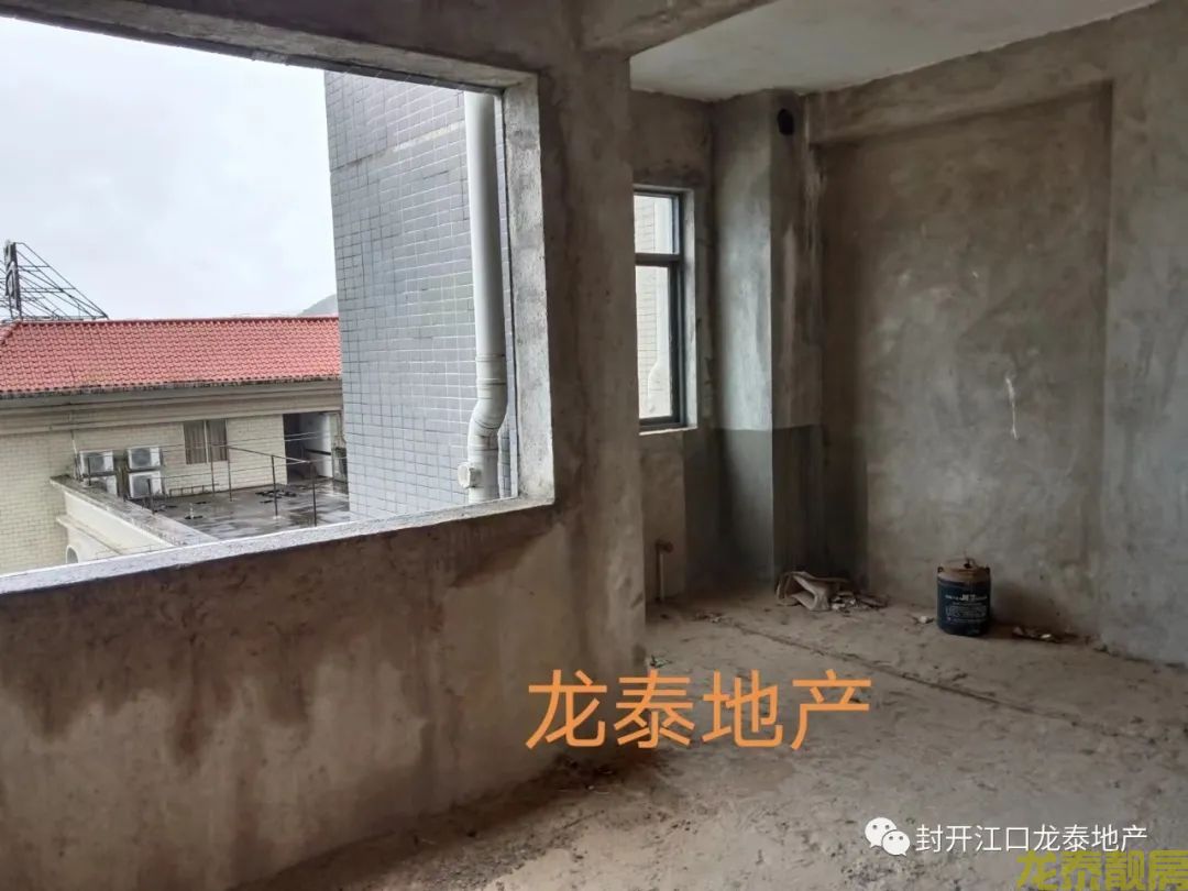 香槟一号电梯8楼毛坯4房