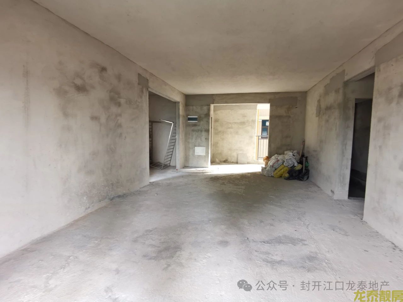 佰隆山河毛坯电梯中层4房