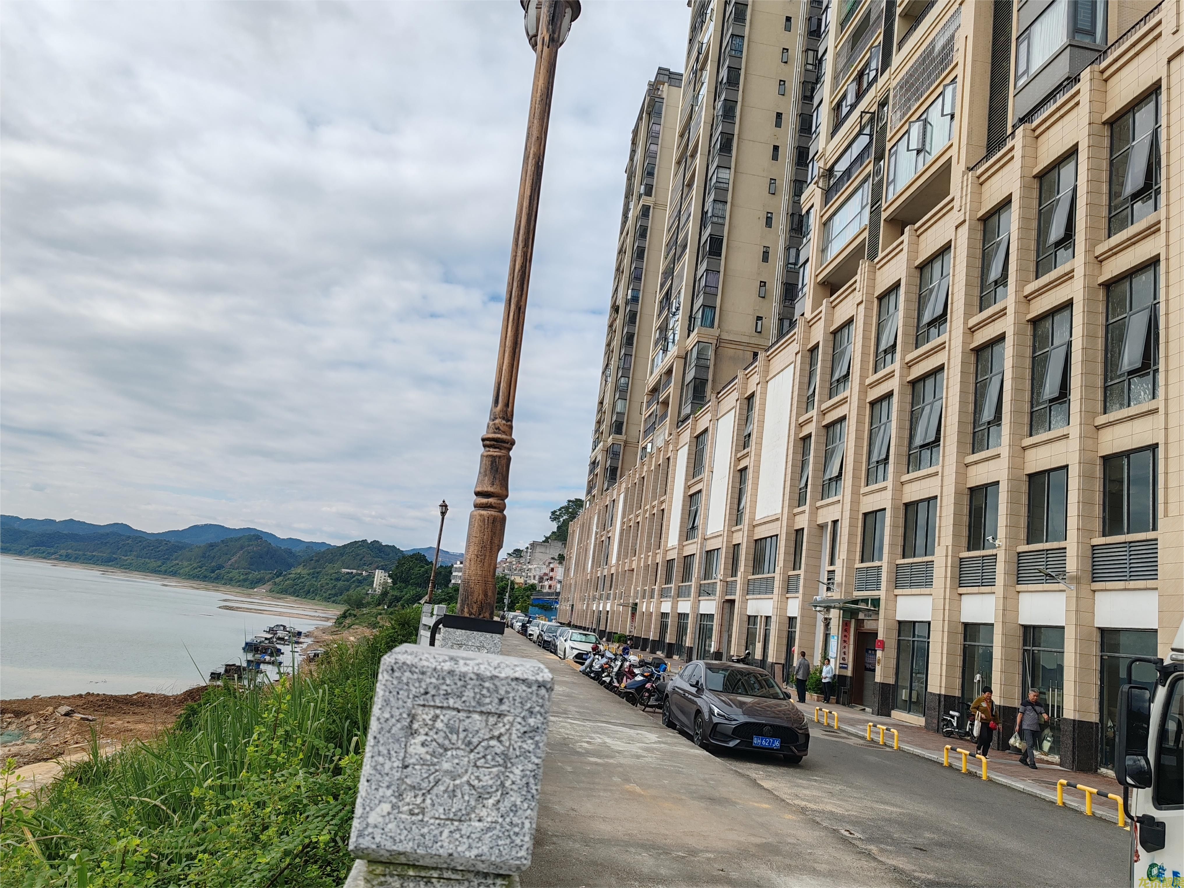 西堤领秀 临街商铺出售