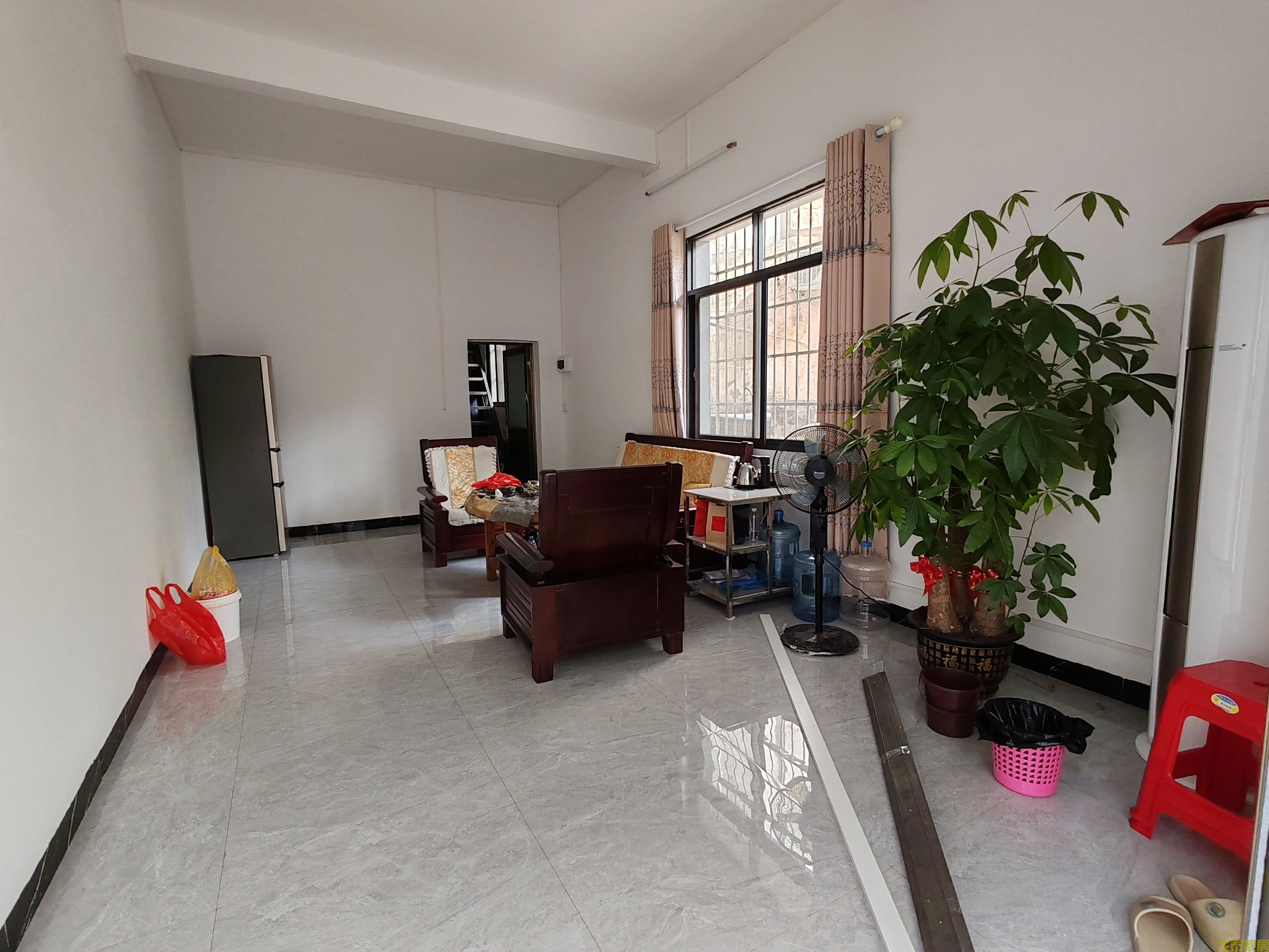 职中附近一楼办公室