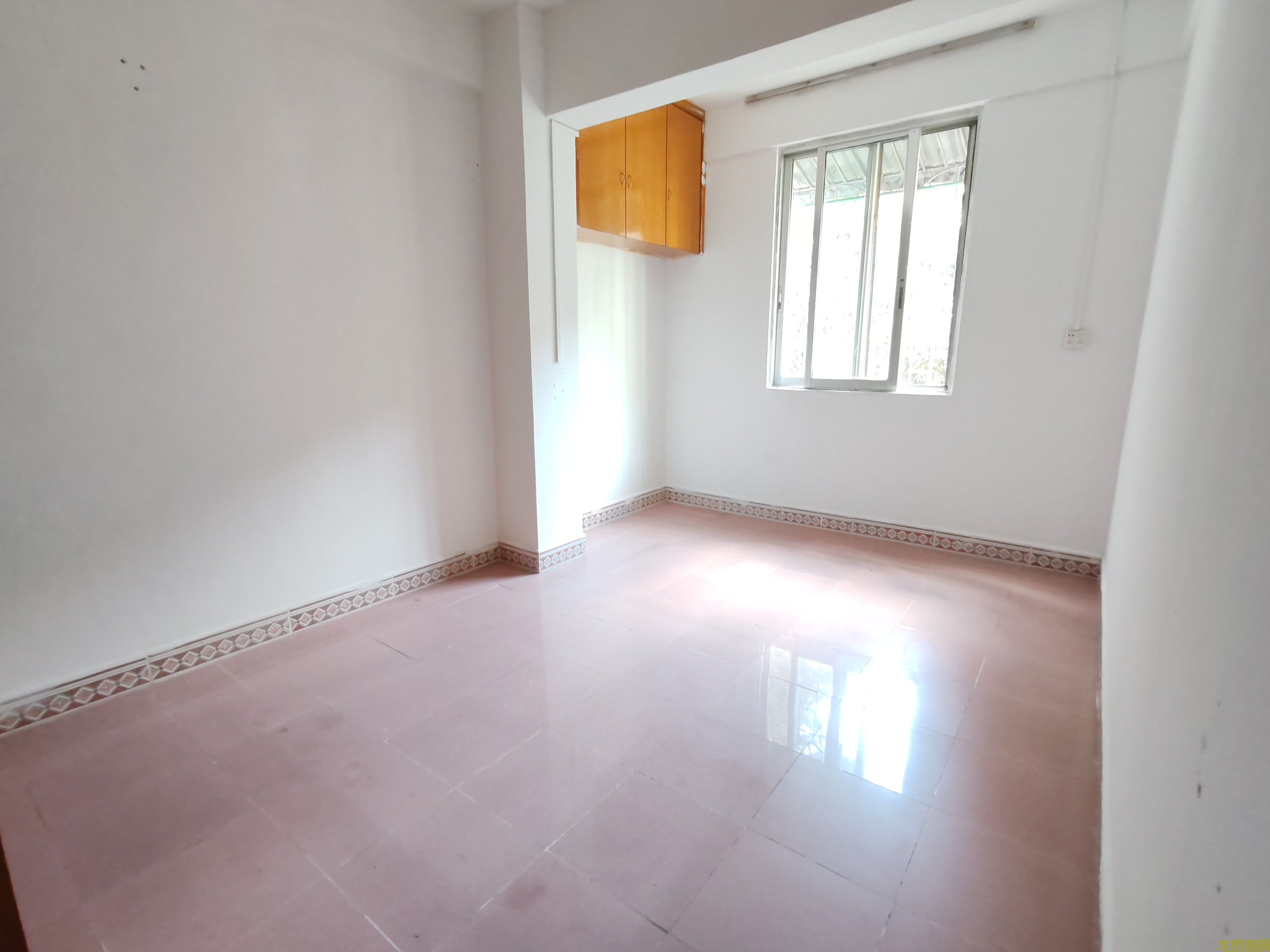 老城区民政局附近步梯三楼