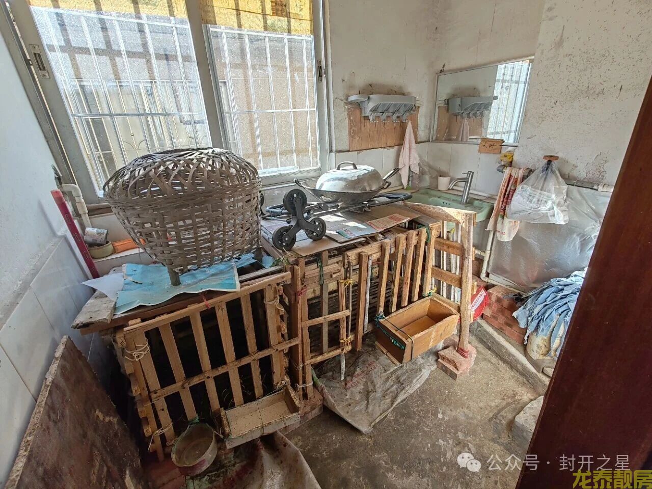 老城区东堤步梯5楼江景三房售16万