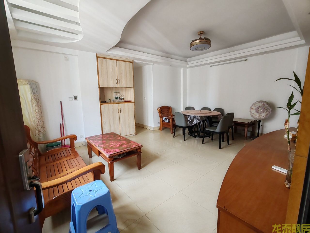 老城区繁华地段旧武装部，二小旁步梯四房