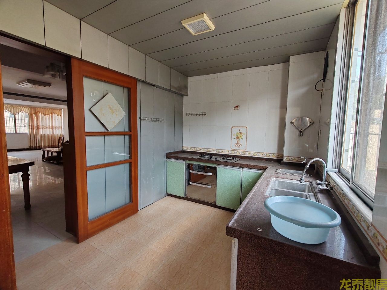 老城区核心地段，130平大四房两厅诚意出售