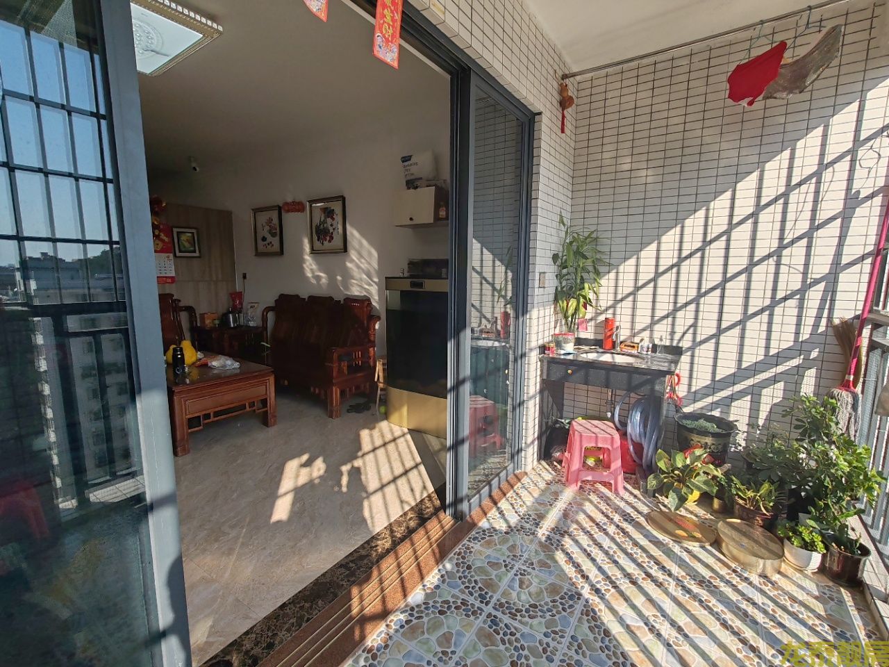 广信嘉园楼王单位！毛坯价买精装大三房！