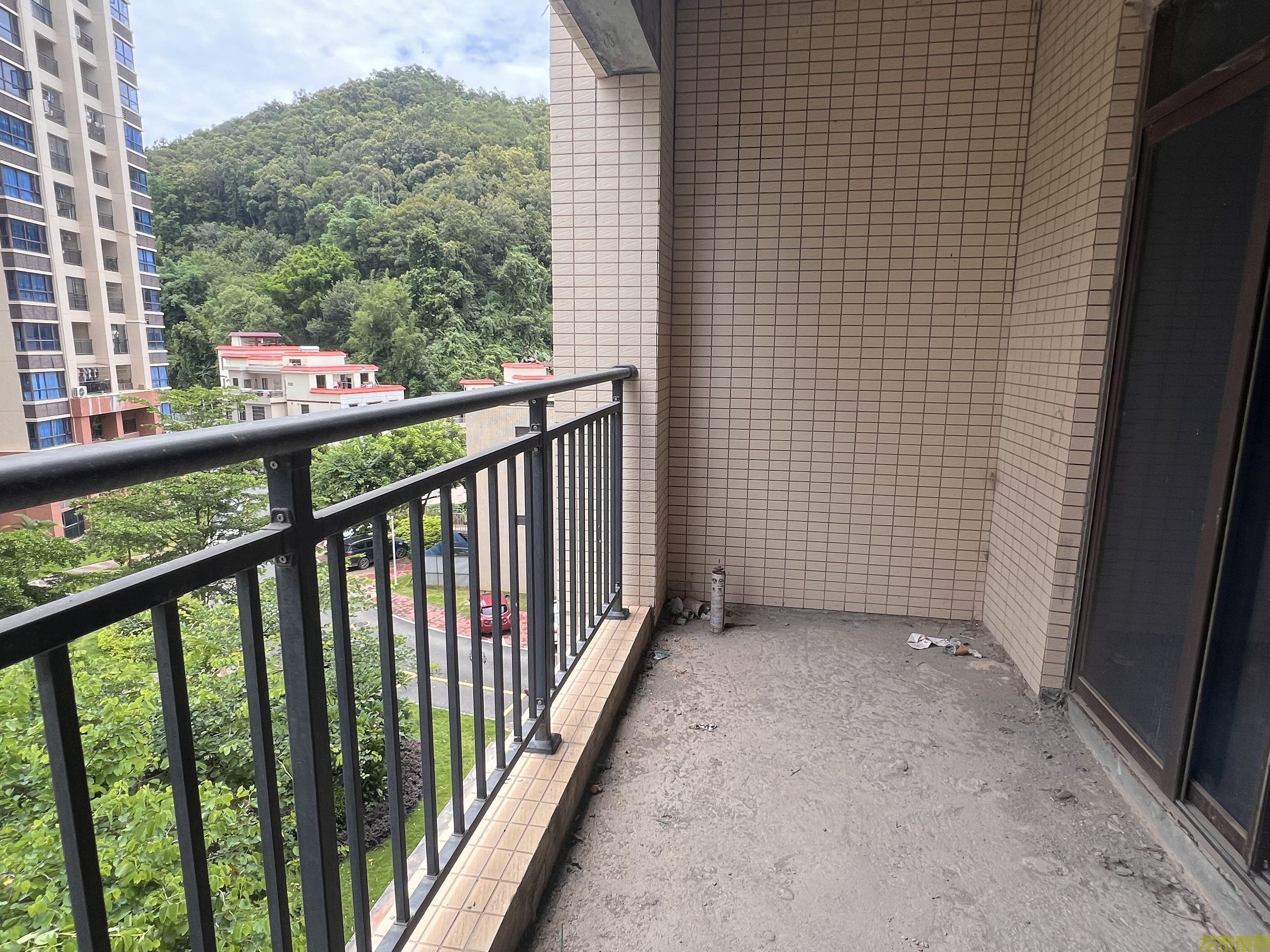 佰隆山河电梯靓层四房两厅两卫